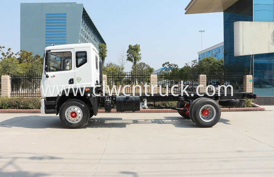 street cleaning truck chassis 3
